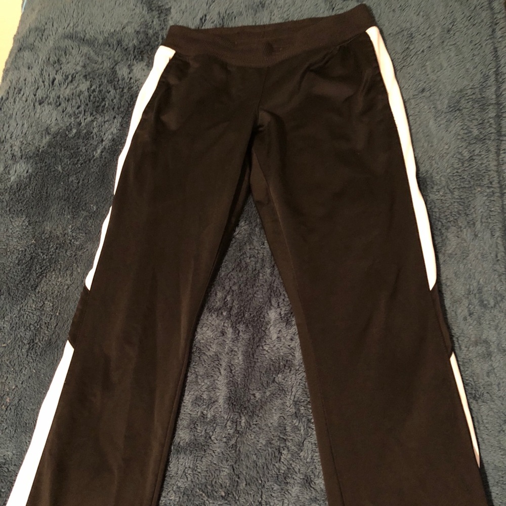 Sleek athletic pants 💕